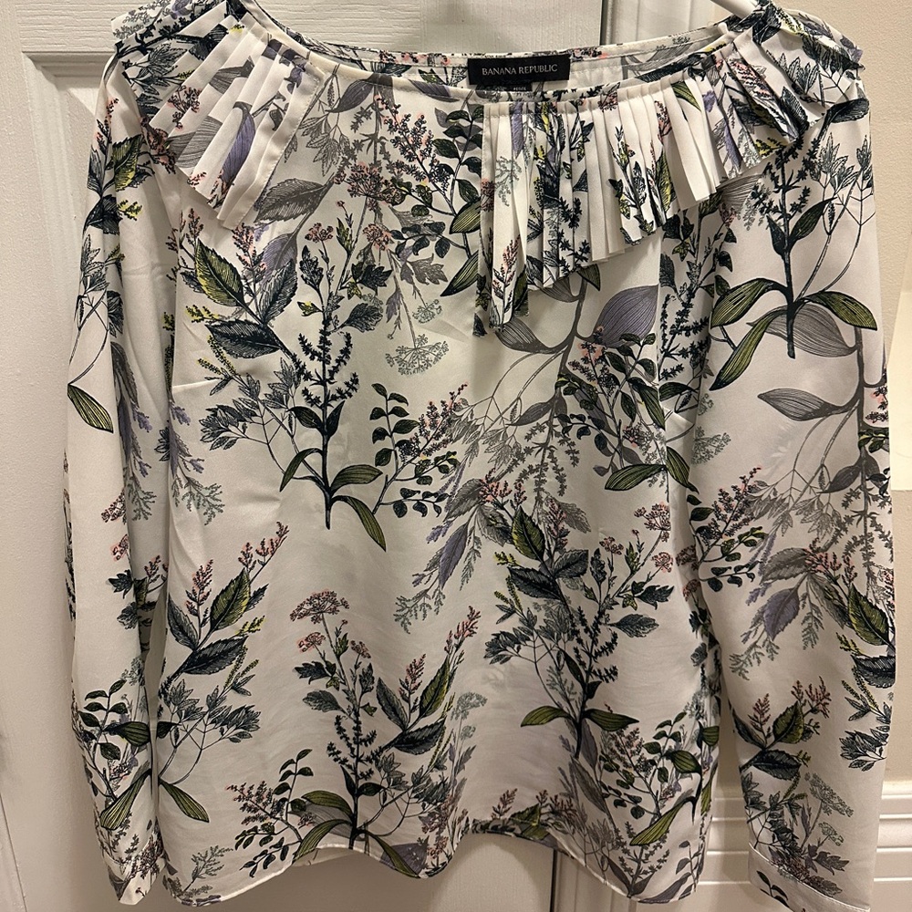 BANANA REPUBLIC • Women’s Floral Blouse